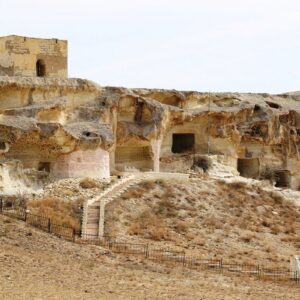 Однодневный тур в каньон Капамсай, Шакпак-Ата (подземная мечеть), Акеспе (меловой каньон), долина шаров Однодневный тур в каньон Капамсай, Шакпак-Ата (подземная мечеть), Акеспе (меловой каньон), долина шаров