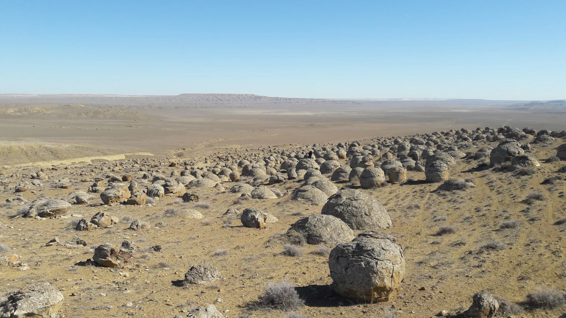 Однодневный тур в Торыш (Долина шаров), гора Шеркала, Айракты Шоманай (Долина замков), Бозжыра, Солончак Тузбаир, холмы «Тирамису», Бекет-Ата и Кызылкуп Однодневный тур в Торыш (Долина шаров), гора Шеркала, Айракты Шоманай (Долина замков), Бозжыра, Солончак Тузбаир, холмы «Тирамису», Бекет-Ата и Кызылкуп