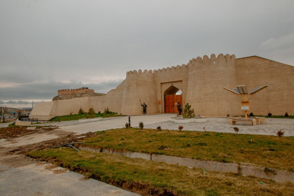 4-DAY WILD TULIP BLOOM TOUR – AKSU-ZHABAGLY NATURE RESERVE Best period: Late April – early June (peak bloom of wild tulips).